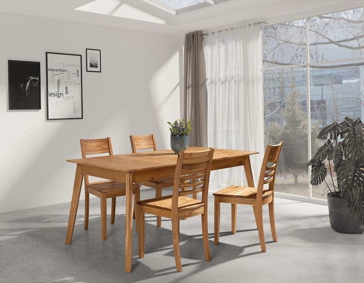 Table Victor dans une pièce