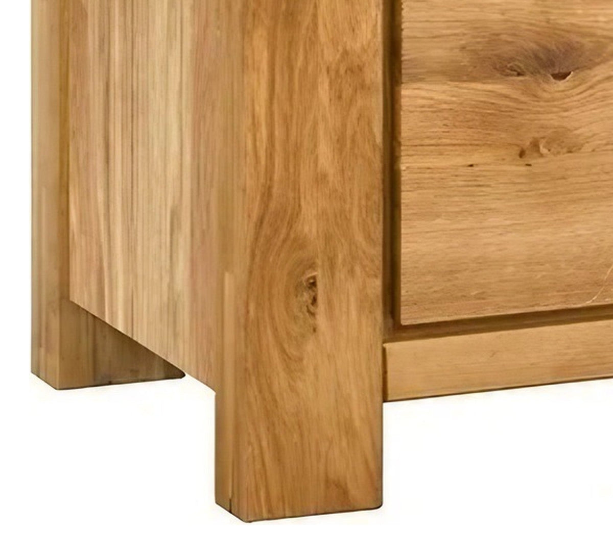 Buffet Armand 2 portes, le pied de près