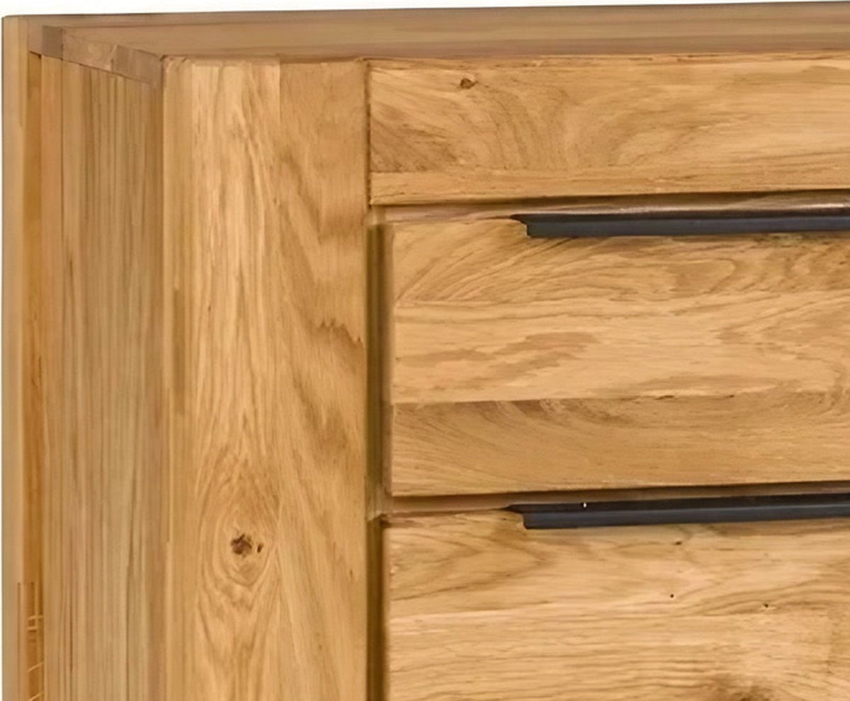 Buffet Armand 3 portes, un angle de près